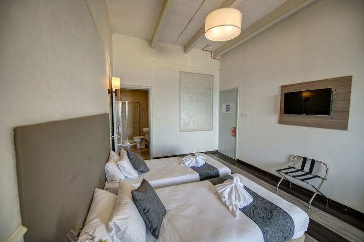 Room 21 of 41
