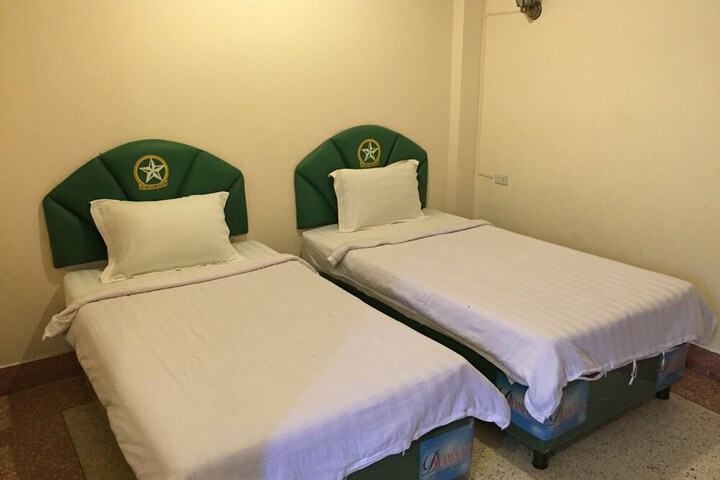 Room 3 of 52