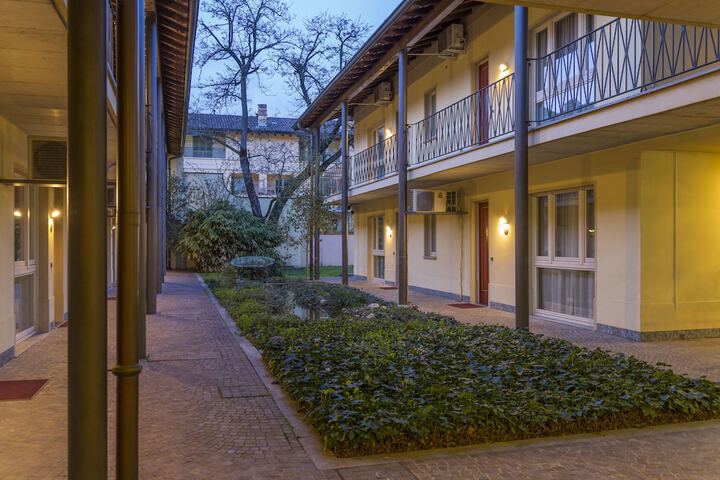 Hotel Exterior 46 of 54