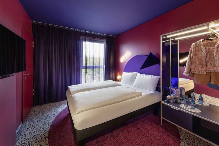 Room 4 of 65