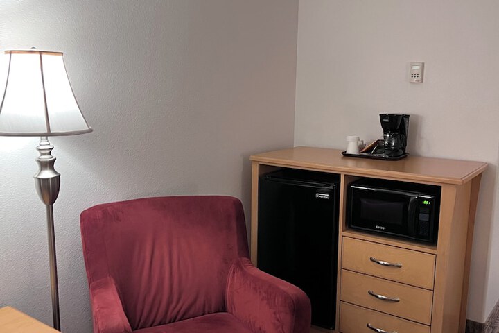 Room 28 of 69