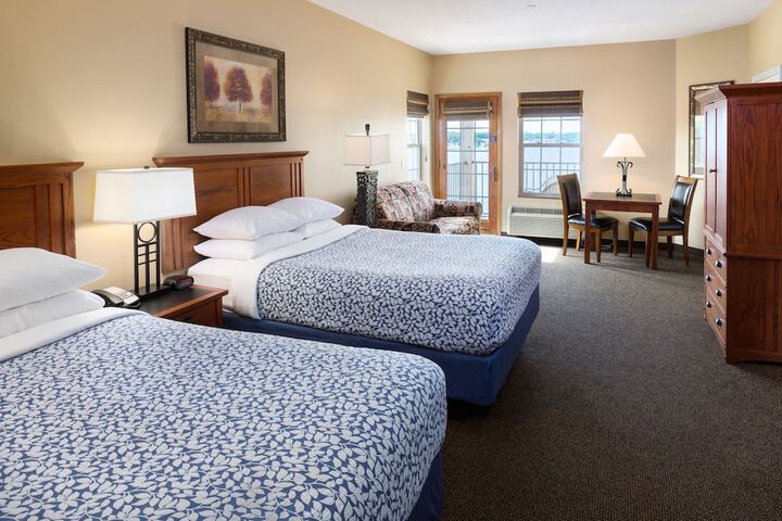 2 Queen Beds (4 of 19)