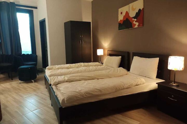 Room 8 of 16
