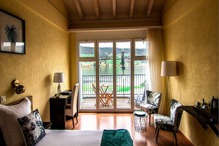 Room 16 of 28