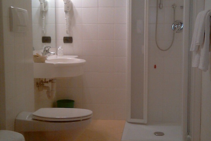 Room 11 of 24