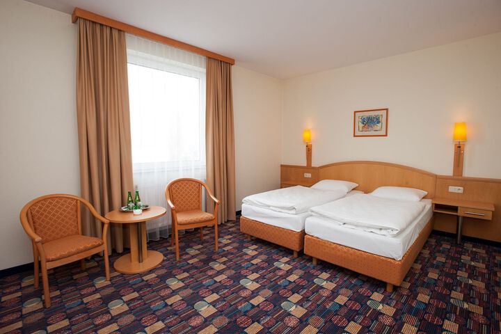 Room 43 of 180