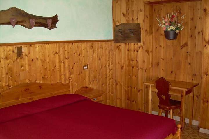 Room 4 of 17