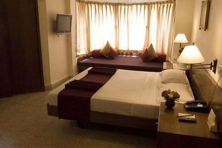 Room 4 of 37