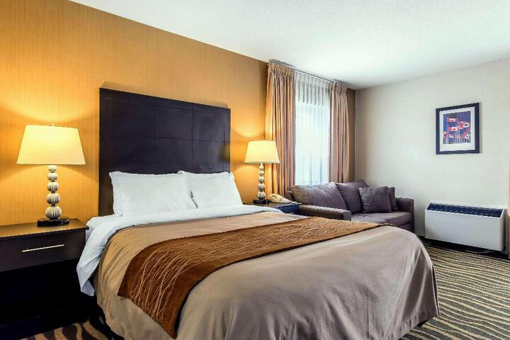1 Queen Bed (7 of 14)