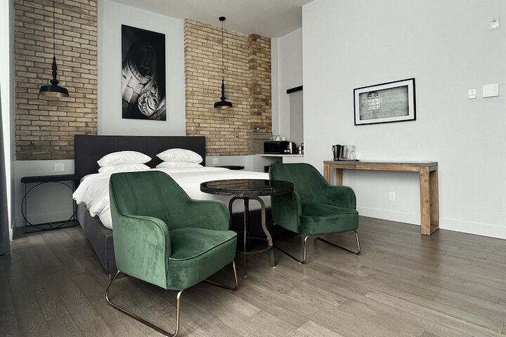 Room 19 of 53