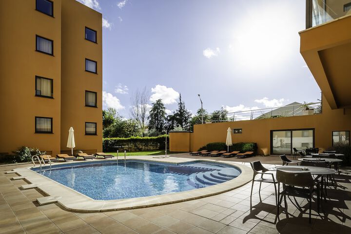 Pool 33 of 77