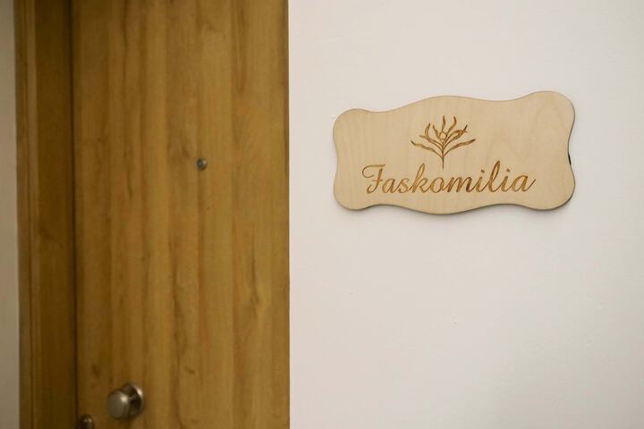 Room 6 of 28