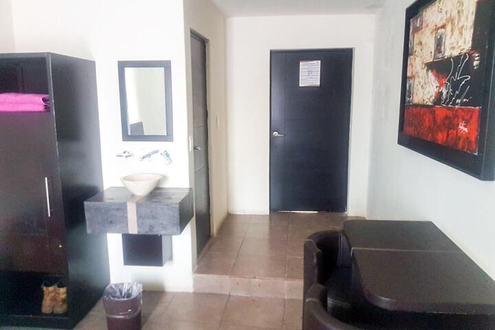 Room 16 of 33