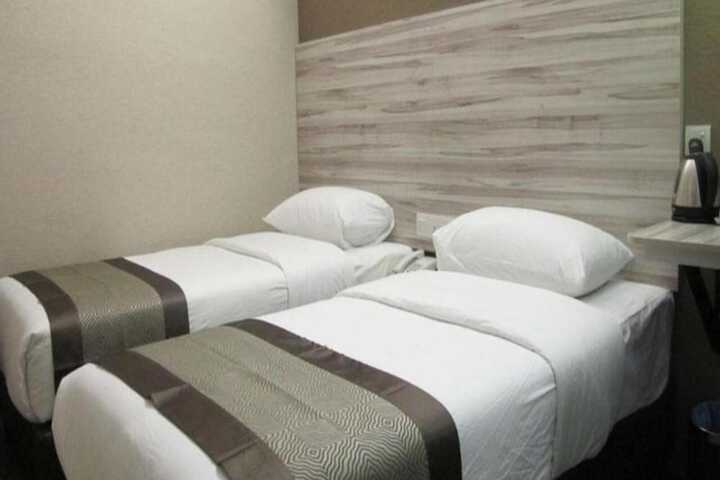 Room 11 of 36