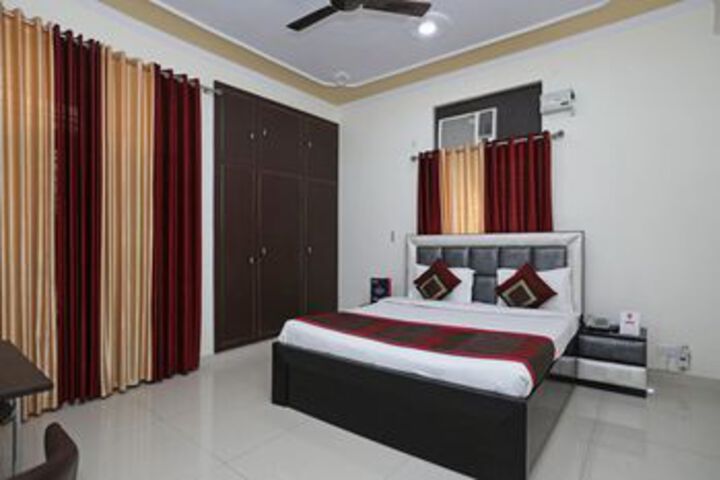 Room 17 of 28