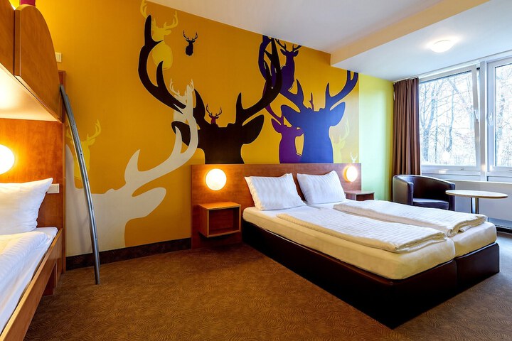 Room 9 of 118