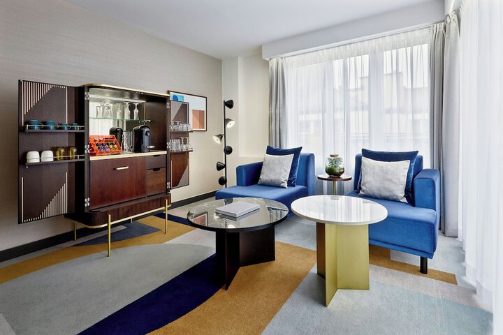 Room 32 of 71