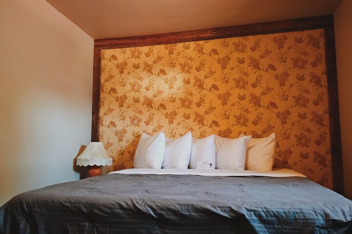 Room 28 of 68