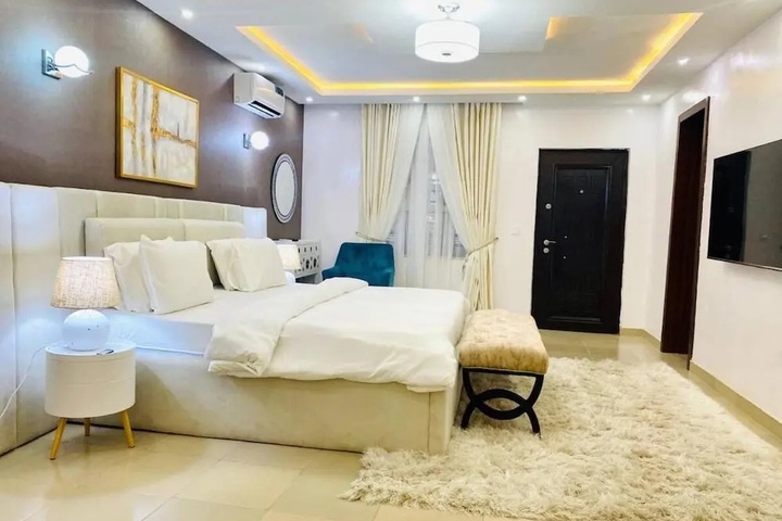 Room 5 of 27