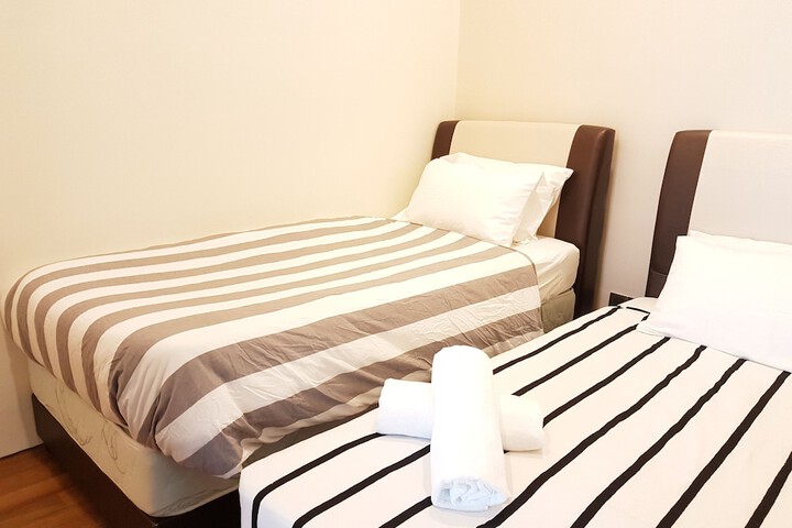 Room 11 of 36