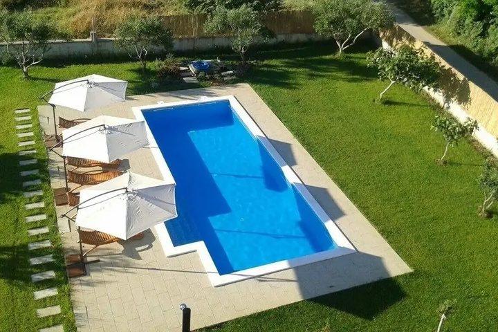 Pool 3 of 8