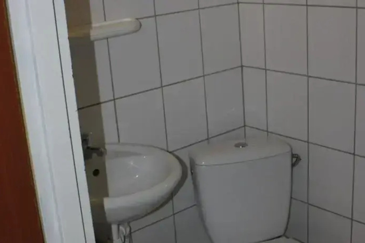 Room 8 of 12
