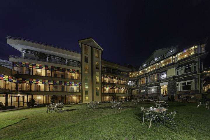 Hotel Exterior 1 of 18