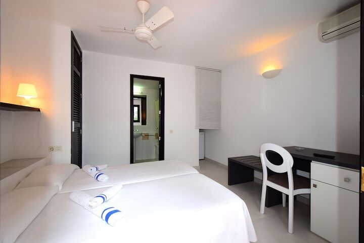 Room 4 of 52
