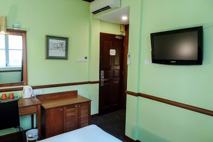 Room 38 of 61