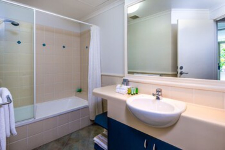 Room 4 of 28