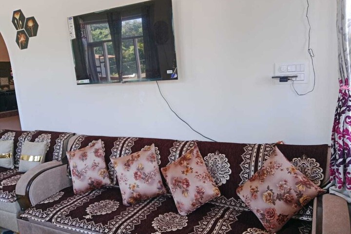 Room 6 of 16