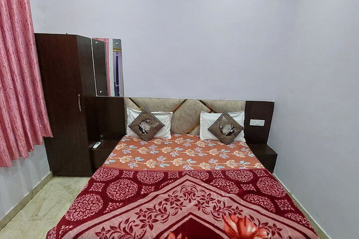 Room 9 of 25