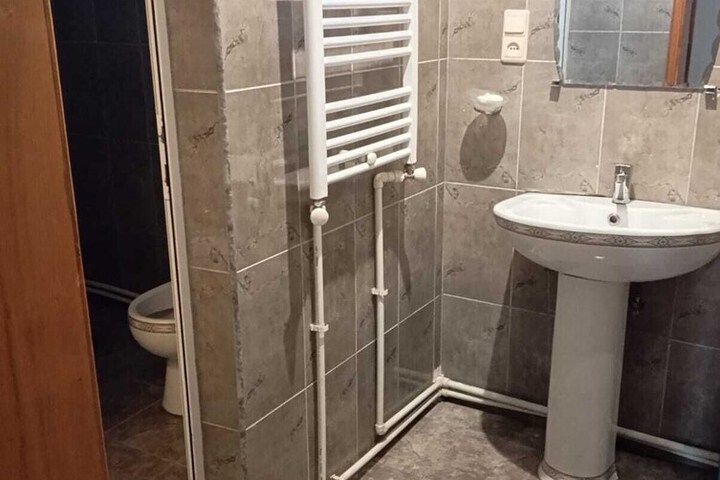 Room 9 of 12
