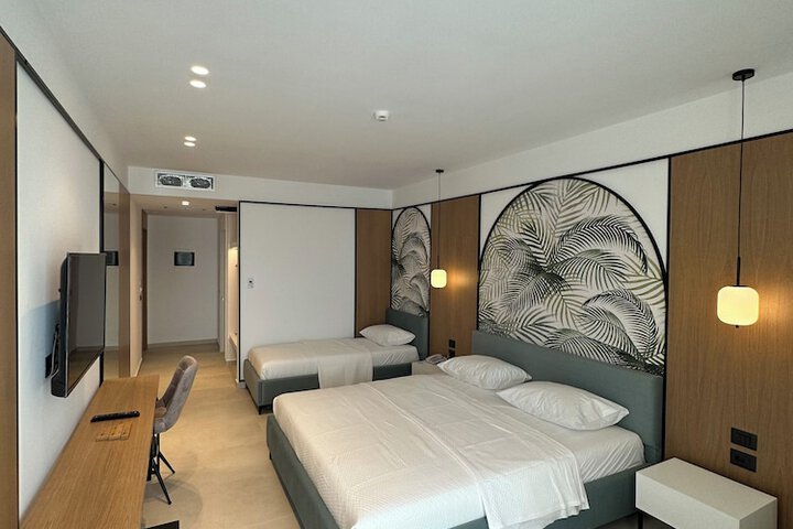 Room 6 of 38