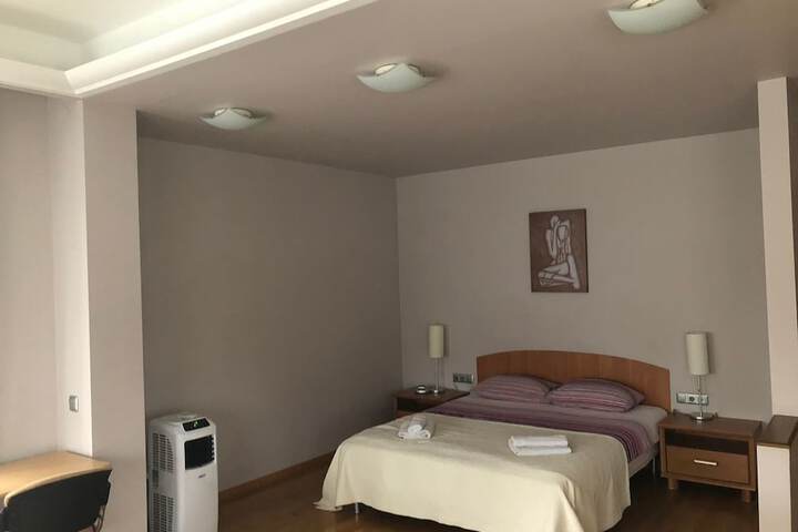 Room 11 of 37