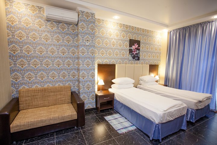 Room 4 of 11