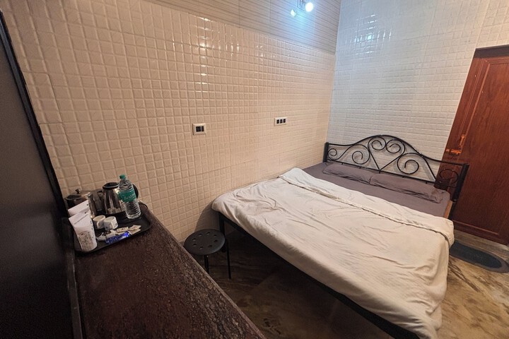 Room 42 of 73