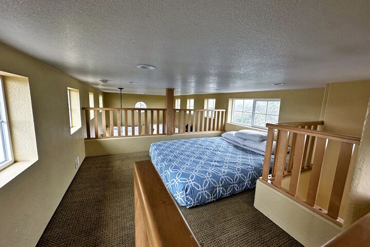 Room 4 of 25