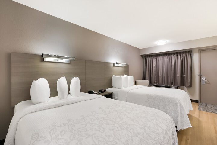 2 Double Beds (3 of 9)