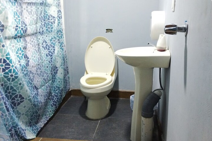 Room 15 of 32