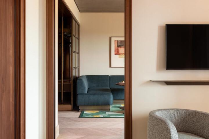 Room 52 of 94