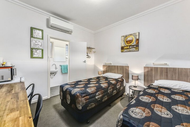 Room 4 of 18