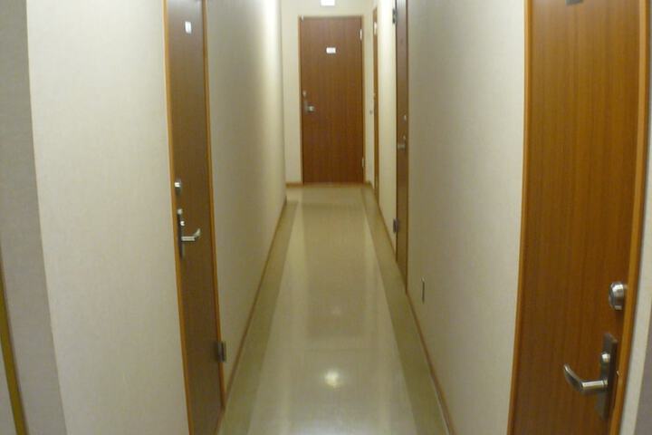Room 13 of 25