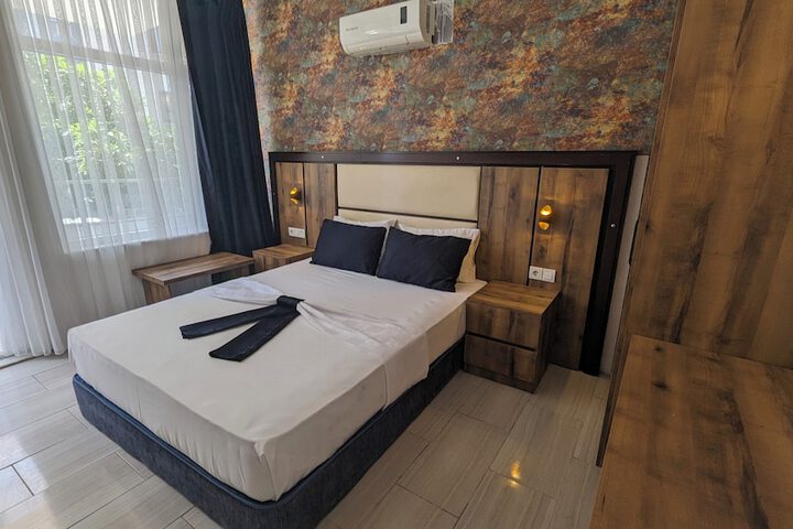 Room 6 of 20