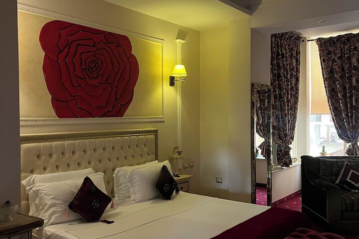 Room 10 of 34