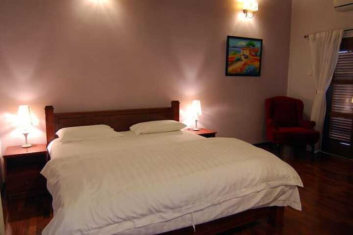 Room 8 of 27