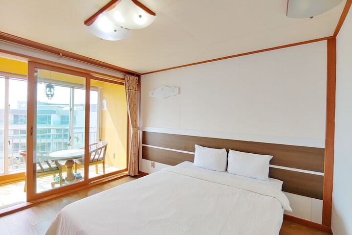 Room 2 of 46