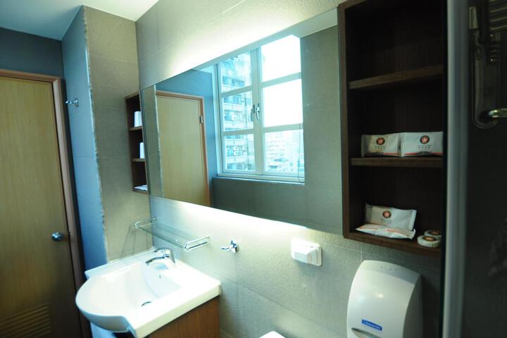 Room 2 of 6