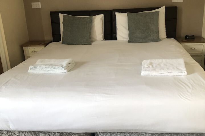 Room 2 of 42