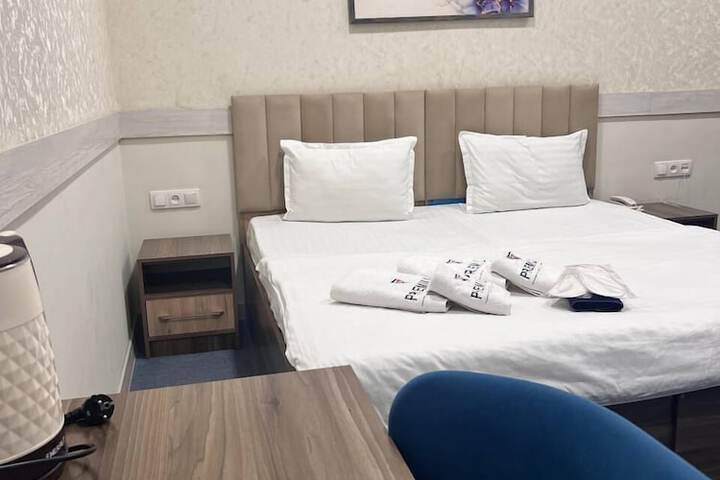Room 4 of 7